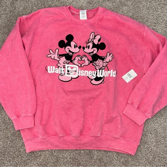 NWT Small Disney Parks 2024 Valentines Day Mickey & Minnie Crew - Picture 1 of 2